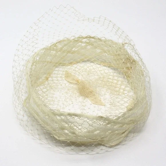 Vintage 1950s 3" High Ivory Mesh Ring Pillbox Hat w Ribbons and Veil - Hey Viv - Picture 4 of 6
